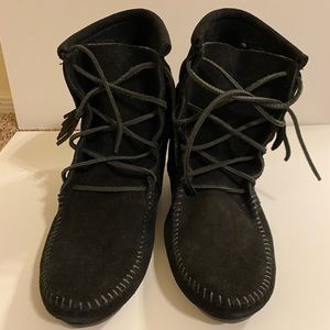Black Minnetonka fringe moccasin